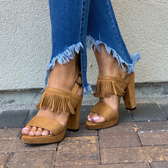 NIB Tan Chic Fringe High Heel Platform Sandal - Picture 4 of 6